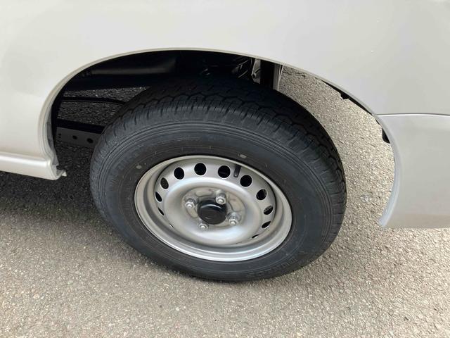 ハイゼットカーゴ スペシャル　４ＷＤ　５速マニュアル　取扱説明書　両側スライドドア　エアコン　パワーステアリング　運転席エアバッグ　取扱説明書　走行距離５．５万キロ　修復歴無し　ホワイト（10枚目）