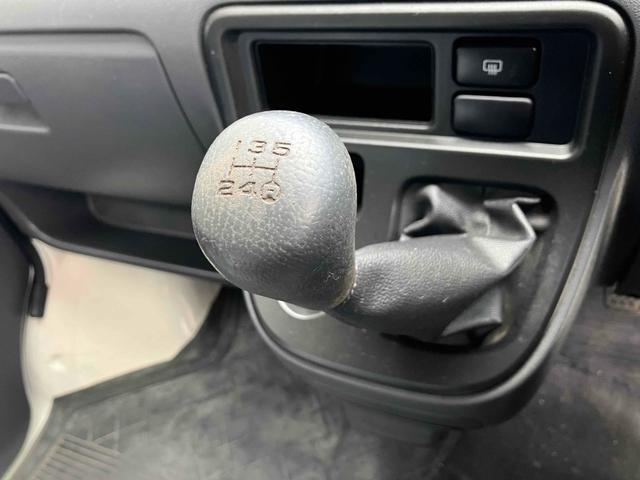 ハイゼットカーゴ スペシャル　４ＷＤ　５速マニュアル　取扱説明書　両側スライドドア　エアコン　パワーステアリング　運転席エアバッグ　取扱説明書　走行距離５．５万キロ　修復歴無し　ホワイト（35枚目）