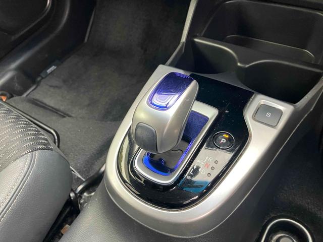 フィットハイブリッド Lパッケージ 4WD ハイブリッド バックカメラ ナビ TV オートクルーズコントロール 衝突被害軽減システム オートライト LEDヘッドランプ スマートキー 電動格納ミラー AT 盗難防止システム 衝突安全ボディ(7枚目)