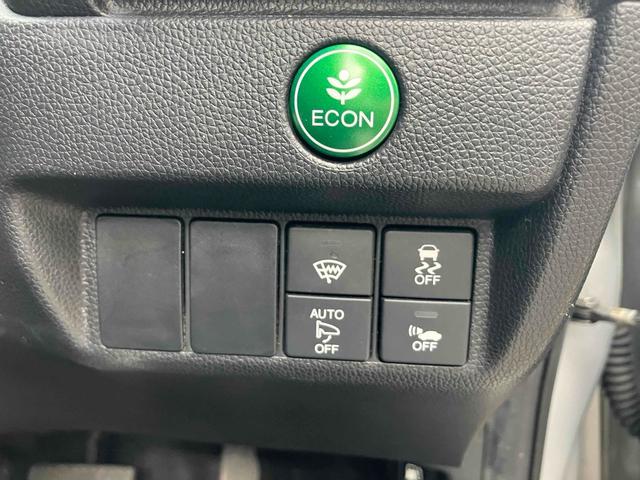 フィットハイブリッド Lパッケージ 4WD ハイブリッド バックカメラ ナビ TV オートクルーズコントロール 衝突被害軽減システム オートライト LEDヘッドランプ スマートキー 電動格納ミラー AT 盗難防止システム 衝突安全ボディ(8枚目)