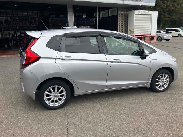 フィットハイブリッド Lパッケージ 4WD ハイブリッド バックカメラ ナビ TV オートクルーズコントロール 衝突被害軽減システム オートライト LEDヘッドランプ スマートキー 電動格納ミラー AT 盗難防止システム 衝突安全ボディ(15枚目)