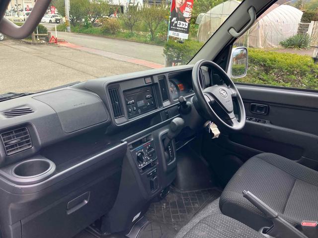 ハイゼットカーゴ クルーズＳＡＩＩＩ　４ＷＤ　軽バン　ＡＴ　衝突被害軽減システム　クリアランスソナー　両側スライドドア　キーレスエントリー　アイドリングストップ　電動格納ミラー　オートマチックハイビーム　ＥＳＣ　エアコン　パワーウィンドウ（28枚目）