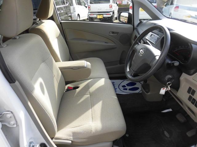 運転席シート座面角表皮小ほつれ