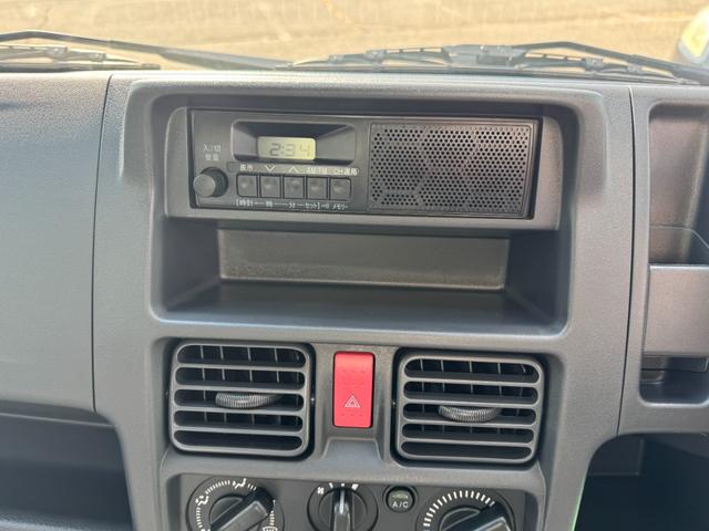 キャリイトラック KCエアコン・パワステ農繁仕様 4WD オートマ セーフティサポート アイドリングストップ キーレス ゲートプロテクター テールゲートチェーン エアコン パワステ パワーウィンドウ ABS 修復歴無し 走行距離5km(17枚目)