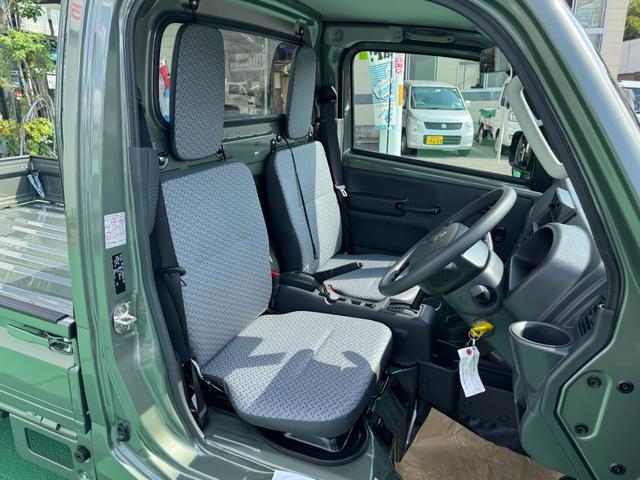 キャリイトラック KCエアコン・パワステ農繁仕様 4WD オートマ セーフティサポート アイドリングストップ キーレス ゲートプロテクター テールゲートチェーン エアコン パワステ パワーウィンドウ ABS 修復歴無し 走行距離5km(24枚目)