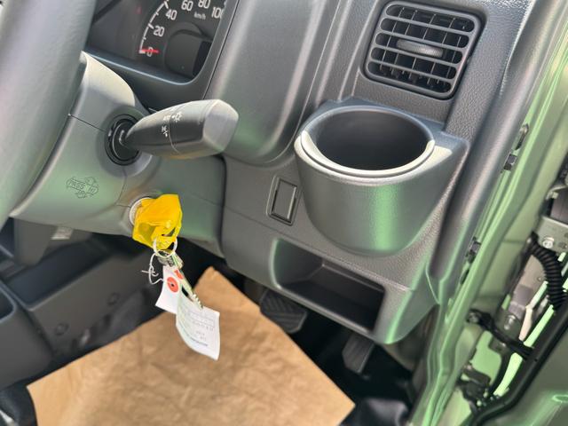 キャリイトラック KCエアコン・パワステ農繁仕様 4WD オートマ セーフティサポート アイドリングストップ キーレス ゲートプロテクター テールゲートチェーン エアコン パワステ パワーウィンドウ ABS 修復歴無し 走行距離5km(25枚目)