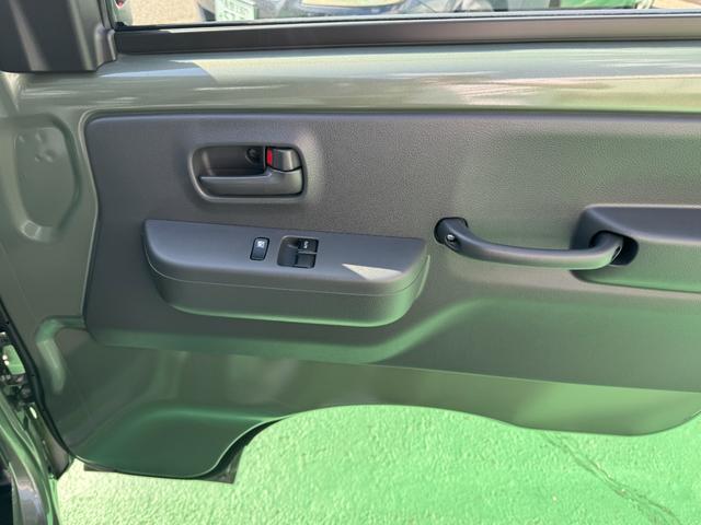 キャリイトラック KCエアコン・パワステ農繁仕様 4WD オートマ セーフティサポート アイドリングストップ キーレス ゲートプロテクター テールゲートチェーン エアコン パワステ パワーウィンドウ ABS 修復歴無し 走行距離5km(30枚目)