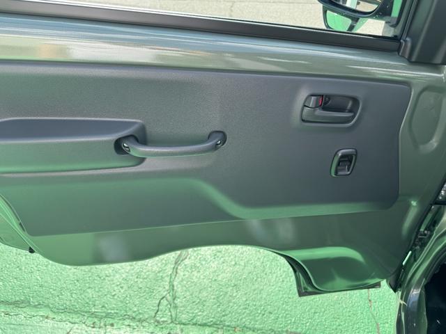 キャリイトラック KCエアコン・パワステ農繁仕様 4WD オートマ セーフティサポート アイドリングストップ キーレス ゲートプロテクター テールゲートチェーン エアコン パワステ パワーウィンドウ ABS 修復歴無し 走行距離5km(37枚目)