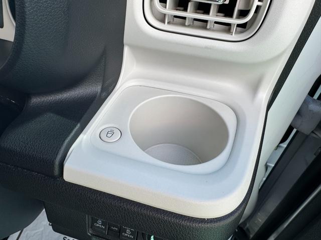 ムーヴキャンバス ストライプスＧターボ　４ＷＤ　ナビ　フルセグ　ＣＤ　ＤＶＤ　バックカメラ　クルーズコントロール　スマートアシスト　シートヒーター　エンジンスターター　スマートキー　両側電動スライドドア　修復歴無し　走行距離１４，２５５ｋｍ（29枚目）