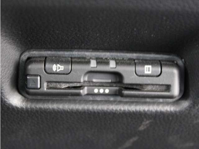 ホーム ギャザズメモリーナビ CD AM・FM ABS 横滑り防止装置 衝突被害軽減ブレーキ オートクルーズコントロール ETC LEDヘッドライト スマートキー 盗難防止装置 ワンオーナー 禁煙車(13枚目)