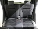 後部座席もゆったり座れます。