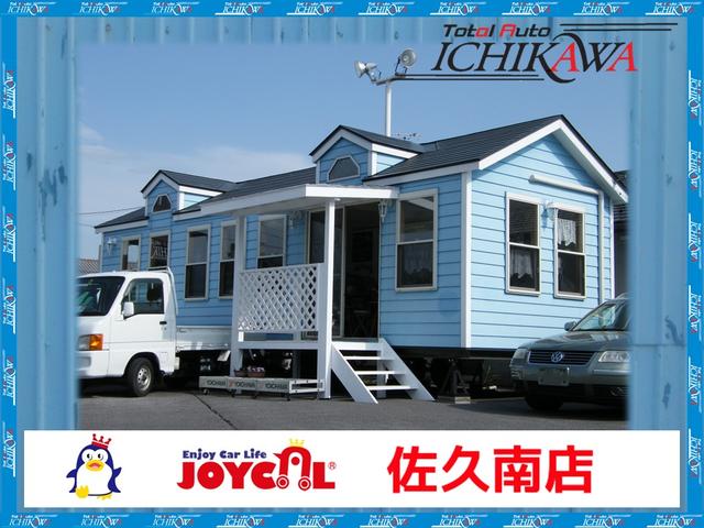 展示場のショールームです。店内ではオールメーカーの新車カタログもご用意しておりますので、新車・中古車なんでもご相談ください！ジョイカルの新たな乗り方もご提案いたします！