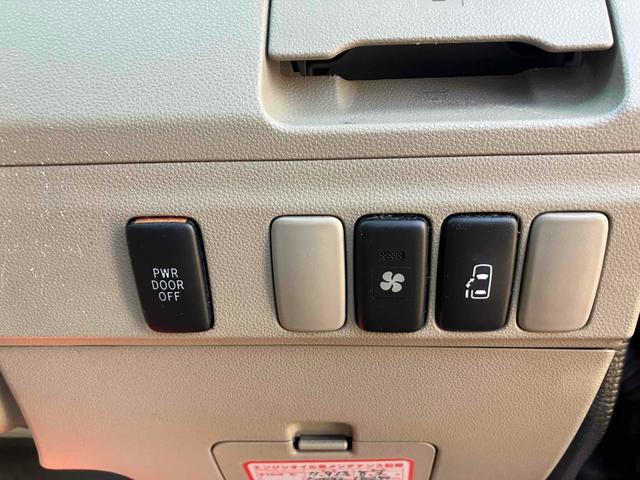 開け閉めラクラク電動スライドドア♪荷物が多いときなど大変助かりますね!