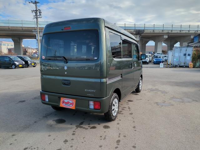 エブリイ ＰＣ　フルタイム４ＷＤ　Ｉ－ＳＴＯＰ　Ｗエアバッグ　キーレスエントリーシステム　前席パワーウインドウ　セキュリティーアラーム　エアバック　ＬＥＤヘッド　オートエアコン　横滑り防止　ＡＢＳ　パワーステアリング（9枚目）