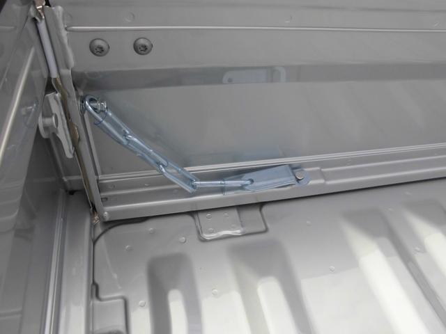 キャリイトラック KCエアコン・パワステ農繁仕様 切替式4WD・5速マニュアル・ハイビームアシスト付LEDオートライト・4枚リーフ・荷台LED作業灯・ゲートチェーン・アイドリングストップ・リアパーキングアシスト・デフロック・キーレス・パワーウインドー(12枚目)