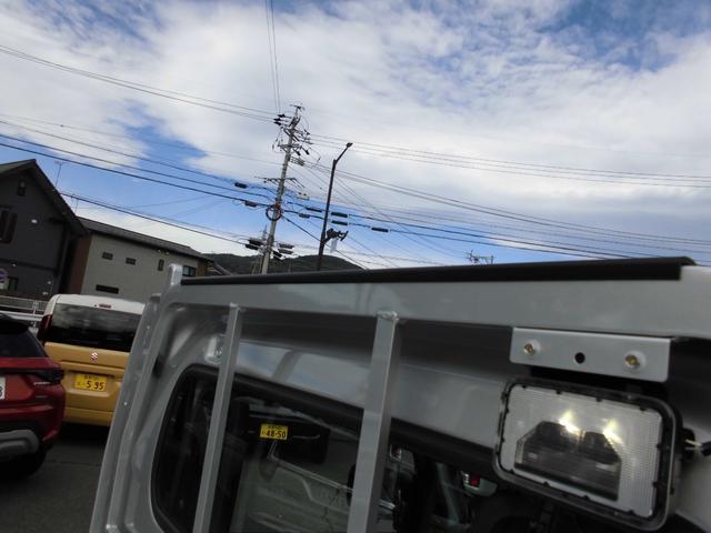 キャリイトラック KCエアコン・パワステ農繁仕様 切替式4WD・5速マニュアル・ハイビームアシスト付LEDオートライト・4枚リーフ・荷台LED作業灯・ゲートチェーン・アイドリングストップ・リアパーキングアシスト・デフロック・キーレス・パワーウインドー(15枚目)