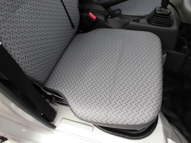 キャリイトラック KCエアコン・パワステ農繁仕様 切替式4WD・5速マニュアル・ハイビームアシスト付LEDオートライト・4枚リーフ・荷台LED作業灯・ゲートチェーン・アイドリングストップ・リアパーキングアシスト・デフロック・キーレス・パワーウインドー(19枚目)