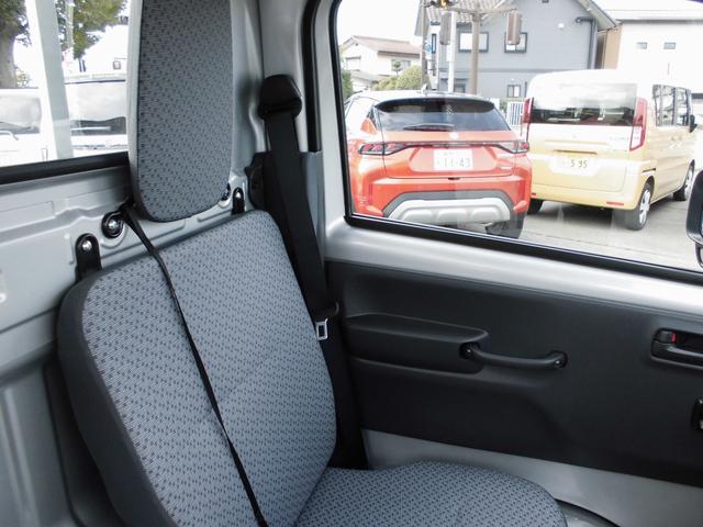 キャリイトラック KCエアコン・パワステ農繁仕様 切替式4WD・5速マニュアル・ハイビームアシスト付LEDオートライト・4枚リーフ・荷台LED作業灯・ゲートチェーン・アイドリングストップ・リアパーキングアシスト・デフロック・キーレス・パワーウインドー(25枚目)