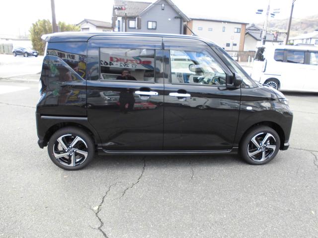 ムーヴ ＲＳ　名義変更令和８年１月上旬にてお願いします・純正ドアバイザー＆純正フロアーマット付き・４ＷＤ・ターボ・９インチスマホ連携ディスプレーオーディオ・両側電動スライドドア・電動パーキング・ワイヤレス充電機能・（7枚目）