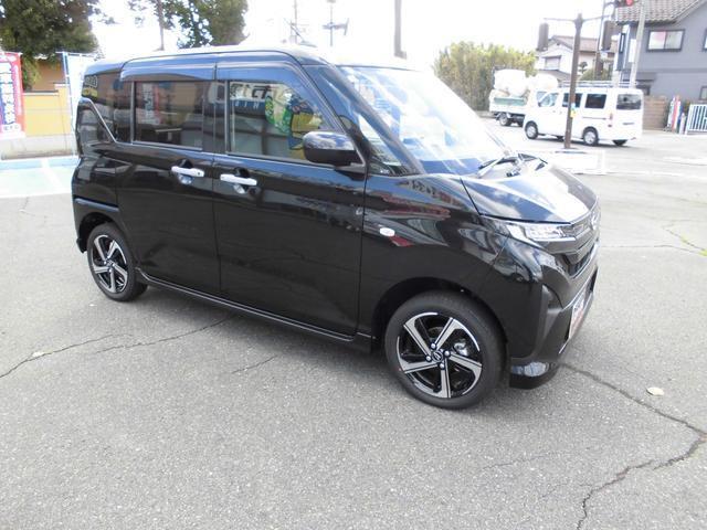 ムーヴ ＲＳ　名義変更令和８年１月上旬にてお願いします・純正ドアバイザー＆純正フロアーマット付き・４ＷＤ・ターボ・９インチスマホ連携ディスプレーオーディオ・両側電動スライドドア・電動パーキング・ワイヤレス充電機能・（8枚目）