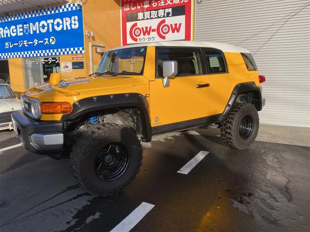 ＦＪクルーザー カラーパッケージ　リフトアップ　社外ナビ　バックカメラ　社外アルミ（2枚目）