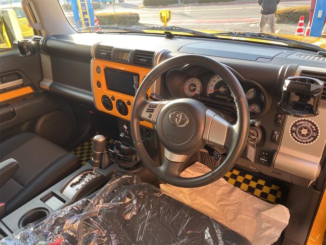 ＦＪクルーザー カラーパッケージ　リフトアップ　社外ナビ　バックカメラ　社外アルミ（20枚目）