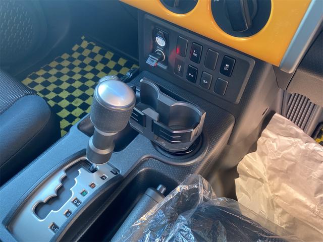 ＦＪクルーザー カラーパッケージ　リフトアップ　社外ナビ　バックカメラ　社外アルミ（23枚目）