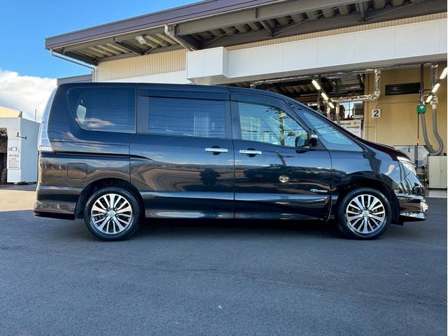 セレナ 　両側パワースライドドア　クルーズコントロール　ＥＴＣ　ＨＩＤヘッドライト　フルセグＴＶ　純正ＳＤナビ　Ｂｌｕｅｔｏｏｔｈ　ＤＶＤ再生　バックカメラ（8枚目）