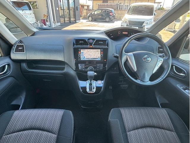 セレナ 　両側パワースライドドア　クルーズコントロール　ＥＴＣ　ＨＩＤヘッドライト　フルセグＴＶ　純正ＳＤナビ　Ｂｌｕｅｔｏｏｔｈ　ＤＶＤ再生　バックカメラ（14枚目）