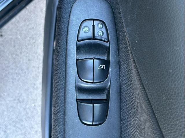 セレナ 　両側パワースライドドア　クルーズコントロール　ＥＴＣ　ＨＩＤヘッドライト　フルセグＴＶ　純正ＳＤナビ　Ｂｌｕｅｔｏｏｔｈ　ＤＶＤ再生　バックカメラ（23枚目）