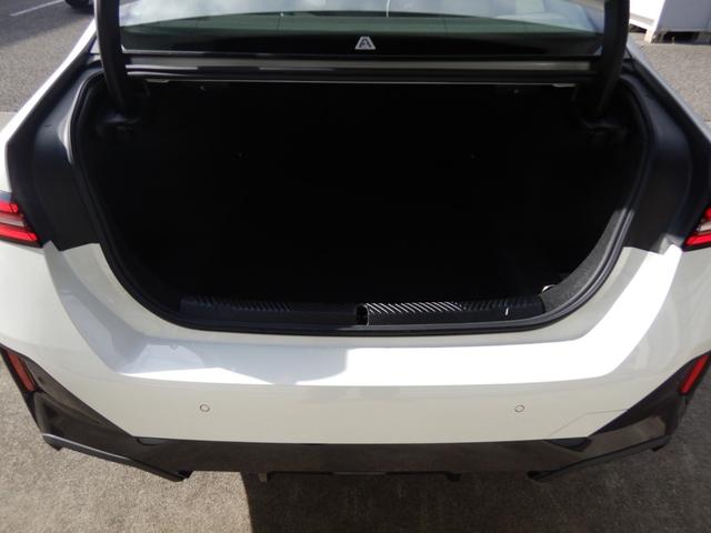 トランク・ルーム容量　５２０リッター（カタログ値）