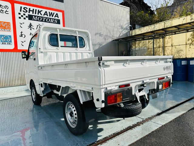 ハイゼットトラック スタンダード　４ＷＤ　５ＭＴ　届出済未使用車　コーナーセンサ　Ａストップ　エアコン　オートライト　エアバック　衝突回避支援ブレーキ　パワステ　禁煙車（8枚目）