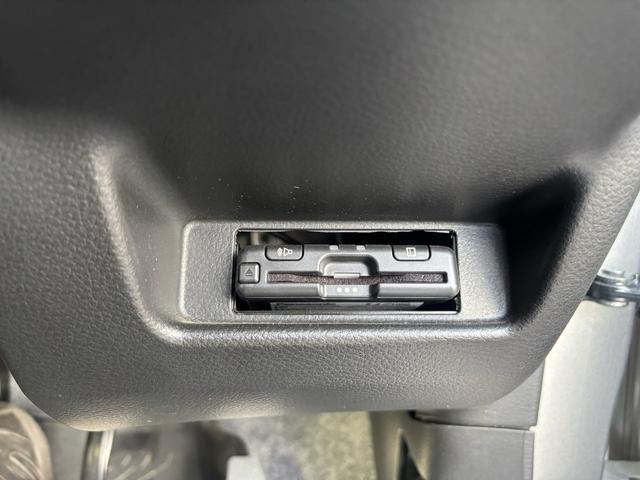 アルトワークス ベースグレード　４ＷＤ　５速ＭＴ　ＴＥＩＮ車高調　ＨＫＳマフラー　社外ナビ　フルセグＴＶ　ドライブレコーダー　ＥＴＣ　社外アルミ（17枚目）
