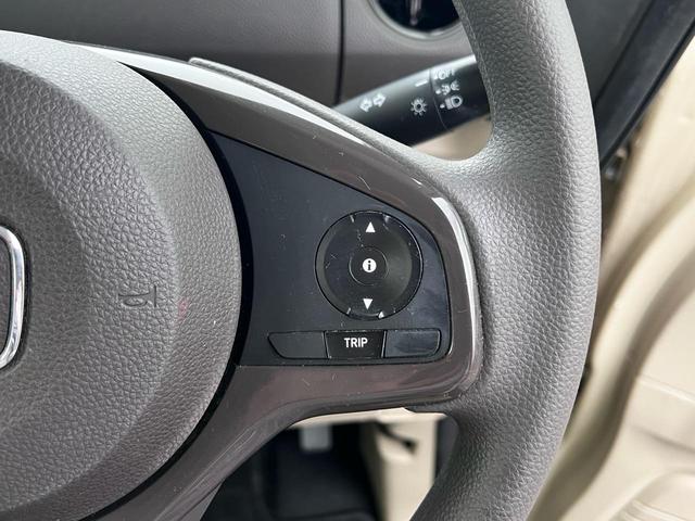 ステアリング右側のスイッチでメーター表示の操作ができます!