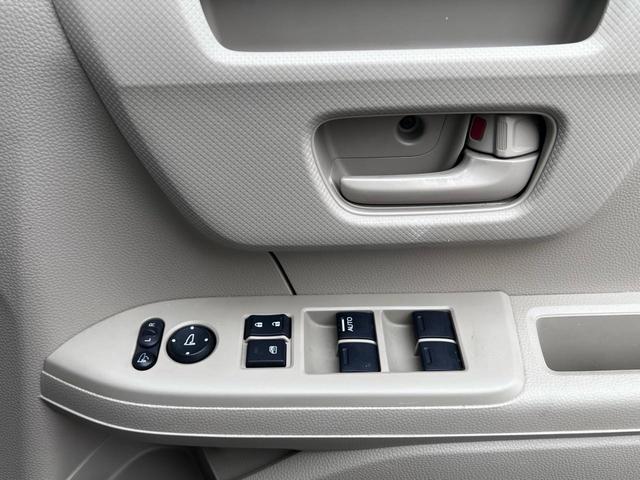 ミラー電動格納スイッチとパワーウィンドウスイッチは1か所にまとめられています