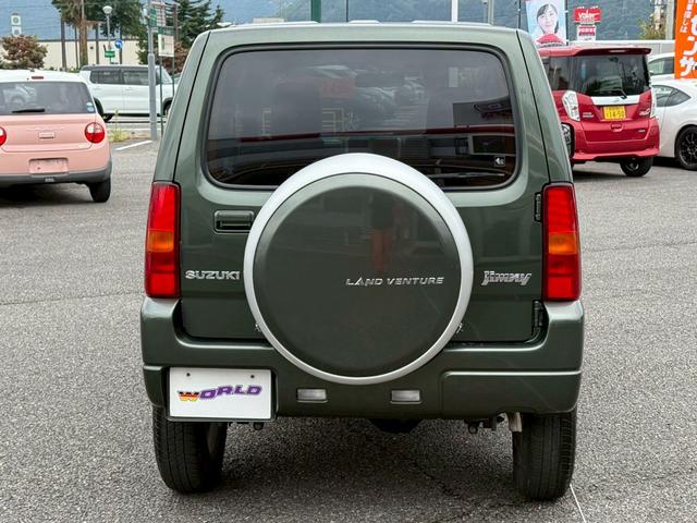 ジムニー ランドベンチャー　４ＷＤ　ターボ　フォグ　社外クラリオンＳＤナビ／フルセグＴＶ　Ｂｌｕｅｔｏｏｔｈ　シートヒーター　フォグライト　キーレス　エアバッグ　ＡＢＳ　パワステ　エアコン　純正アルミ　電動格納ミラー（4枚目）