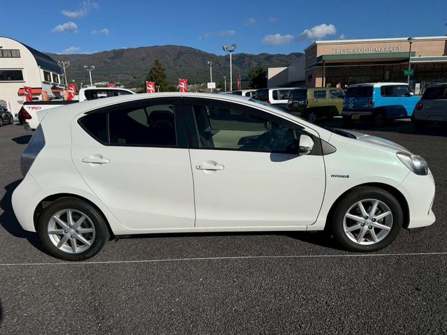 アクア G 純正ナビ TV バックカメラ ETC アイドリングストップ プッシュスタートエンジン(5枚目)