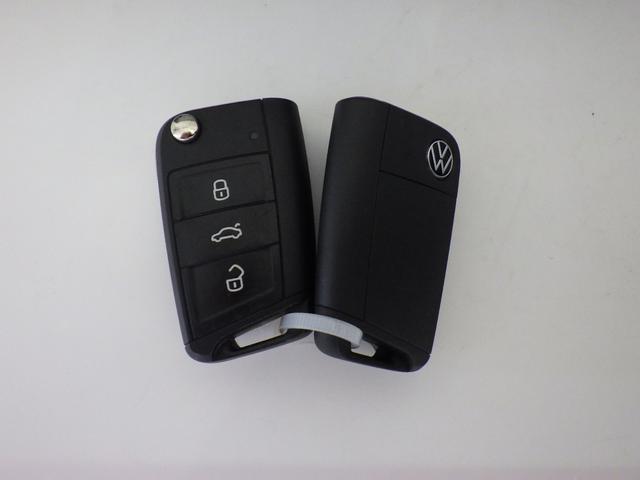 Ｔ－クロス ＴＳＩ　アクティブ　認定中古車　メモリーナビ　アルミホイール　スマートキー　ＥＴＣ　盗難防止システム　記録簿　サイドエアバッグ　横滑り防止装置　オートクルーズコントロール（18枚目）
