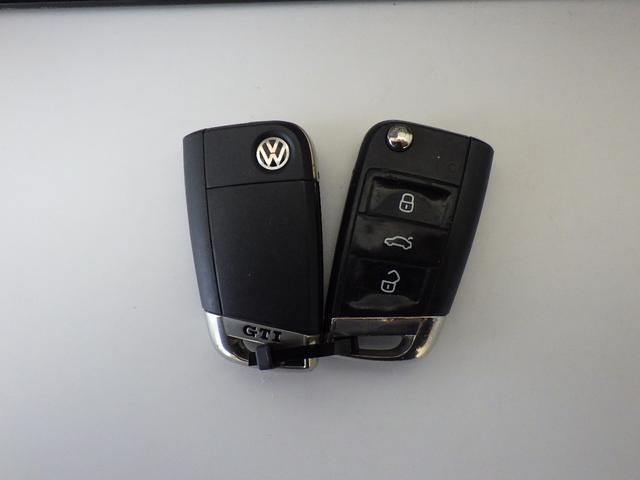ゴルフＧＴＩ パフォーマンス　認定中古車　メモリーナビ　ワンセグＴＶ　アルミホイール　スマートキー　ＥＴＣ　盗難防止システム　記録簿　サイドエアバッグ　ＣＤ　横滑り防止装置　アダプティブクルーズコントロール（18枚目）