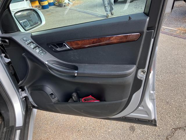 Rクラス R350 4マチック 4WD 純正スタッドレスタイヤ付き 正規輸入車 右ハンドル ETC 前後クリアランスソナー(32枚目)