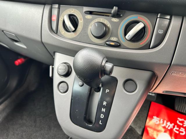ステラ カスタムＲ　４ＷＤ　インパネオートマ　ＣＤデッキ　ベンチシート　キーレスエントリー　フォグランプ　衝突安全ボディ　走行距離４．０万キロ　車検令和８年１月まで　修復歴無し　シルバー（15枚目）