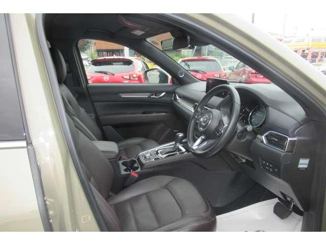 フロントシートの様子。快適な運転をサポ-トします☆