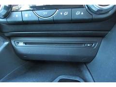 ��Ź�ǤϤ����ͤ���β����֤��濴�˥饤��ʥåפ��Ƥ���ޤ������Ҥǳ������������֤丵���Ѽ֤������갷�äƤ���ޤ��� 4