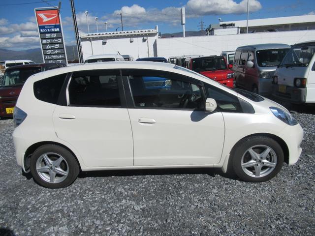 フィットハイブリッド ベースグレード　純正ナビ　ＥＴＣ　クルーズコントロール　社外アルミホイール（4枚目）