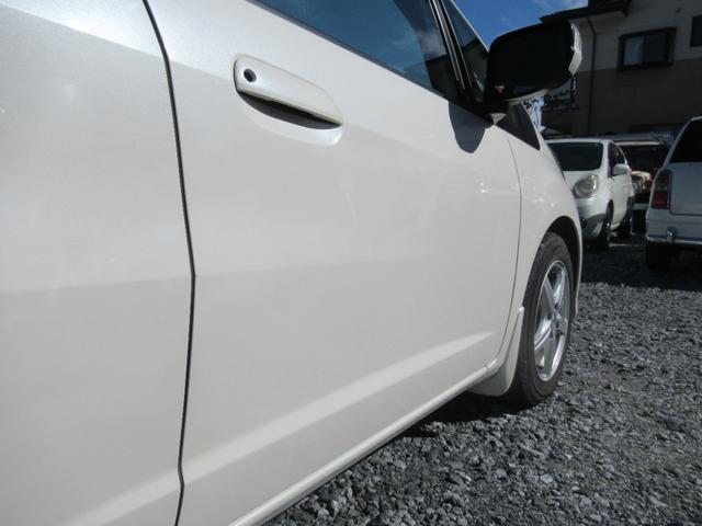 フィットハイブリッド ベースグレード　純正ナビ　ＥＴＣ　クルーズコントロール　社外アルミホイール（14枚目）