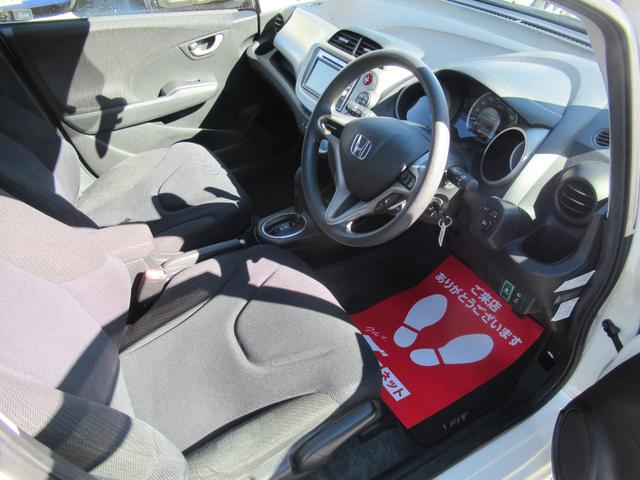 フィットハイブリッド ベースグレード　純正ナビ　ＥＴＣ　クルーズコントロール　社外アルミホイール（19枚目）