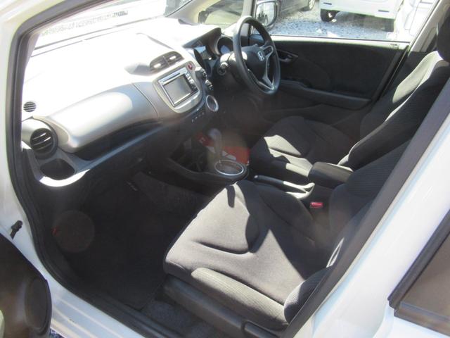 フィットハイブリッド ベースグレード　純正ナビ　ＥＴＣ　クルーズコントロール　社外アルミホイール（20枚目）