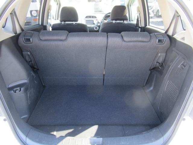 フィットハイブリッド ベースグレード　純正ナビ　ＥＴＣ　クルーズコントロール　社外アルミホイール（23枚目）