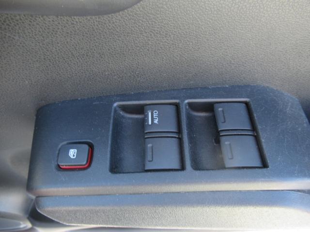 フィットハイブリッド ベースグレード　純正ナビ　ＥＴＣ　クルーズコントロール　社外アルミホイール（31枚目）