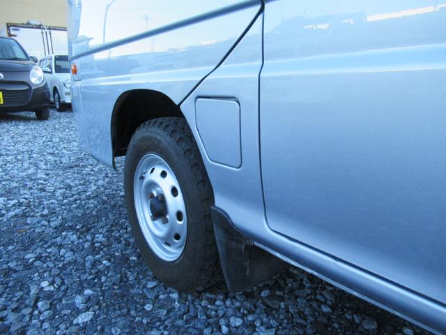 サンバーバン ＶＢ　４ＷＤ　オートマ　タイミングベルト交換　新品タイヤ　エアコン　パワステ（11枚目）